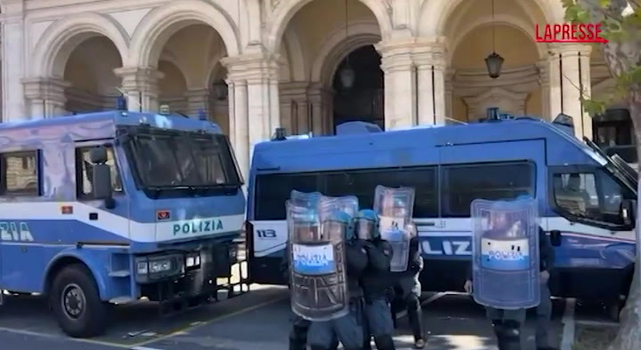 https://statics.cedscdn.it/photos/MED_HIGH/2025/10/03/9104951_poster.jpg