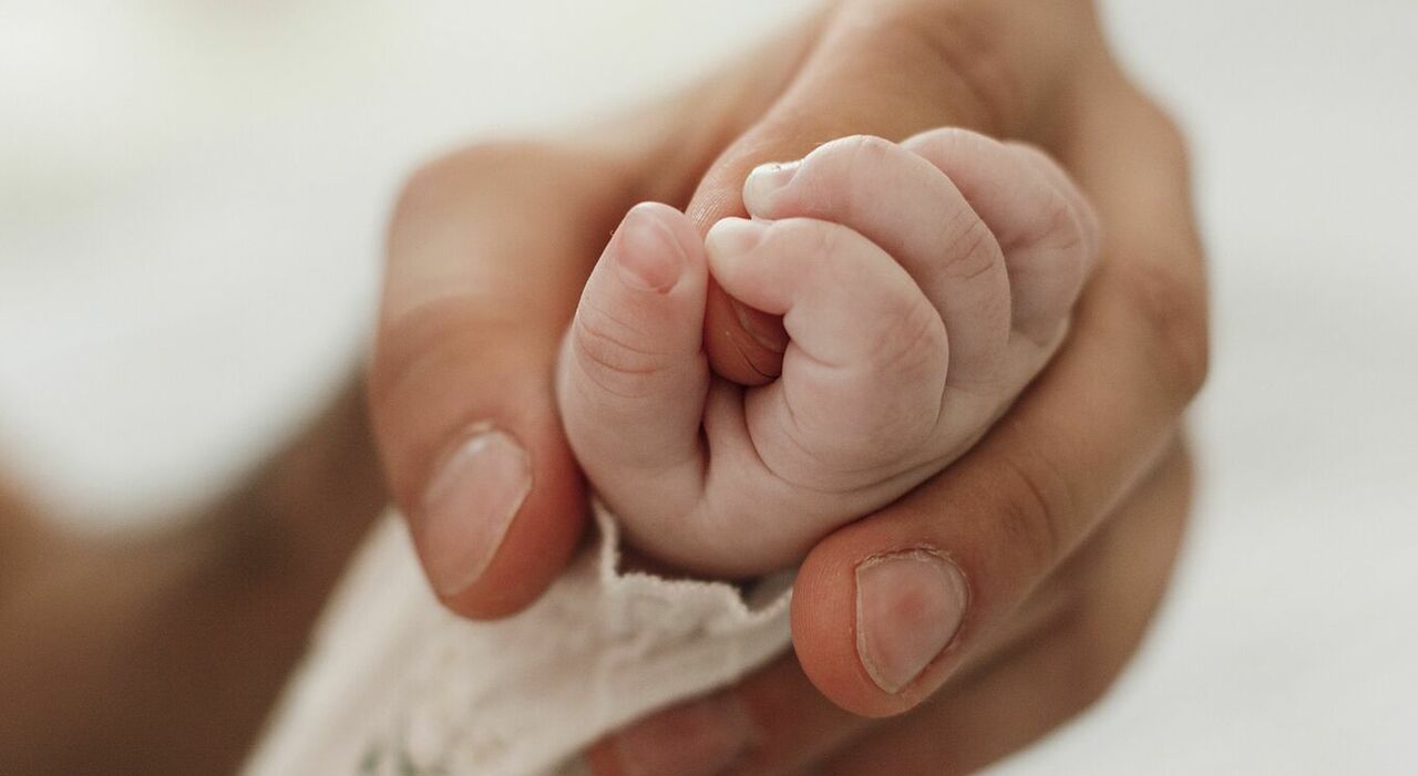 https://statics.cedscdn.it/photos/MED_HIGH/2025/10/03/9105048_03151500_mamma_brucia_viso_figlia_neonata_voleva_un_maschio_ustioni_usa_oggi_3_ottobre_2025.jpg