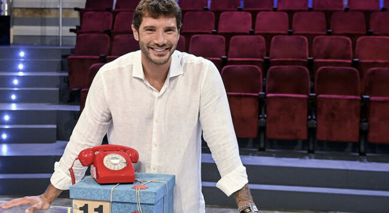 https://statics.cedscdn.it/photos/MED_HIGH/2025/10/03/9105087_03154852_stefano_de_martino_flotilla_compleanno_oggi_3_10_2025.jpg