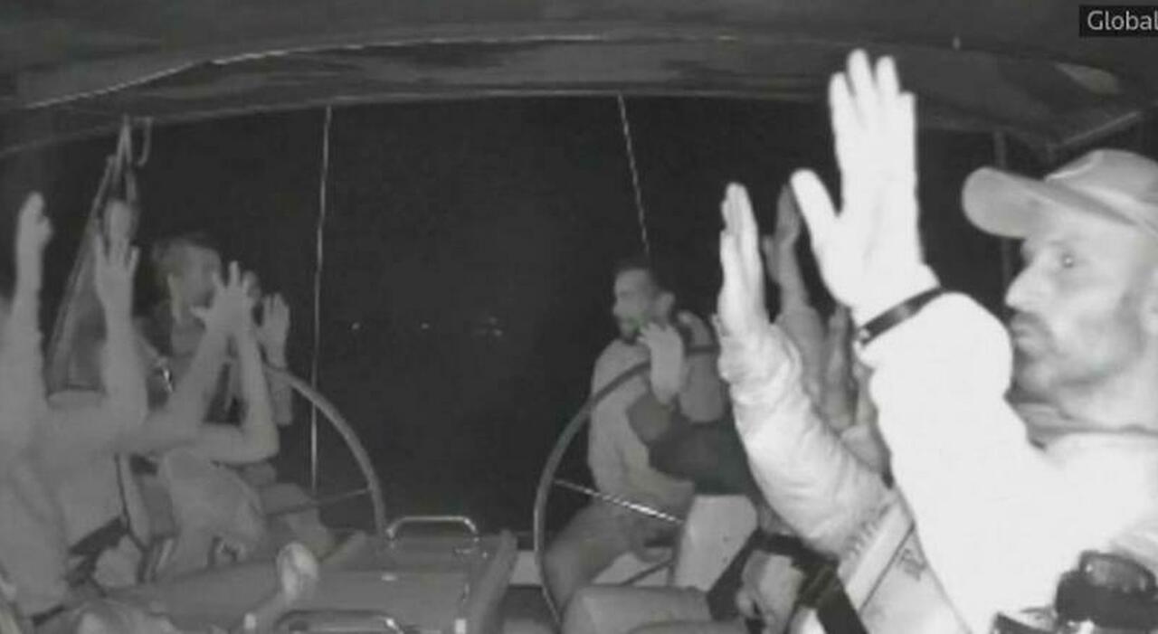 flotilla come stanno gli attivisti in carcere senza cibo n233 acqua per ore in pochi hanno firmato espulsione immediata
