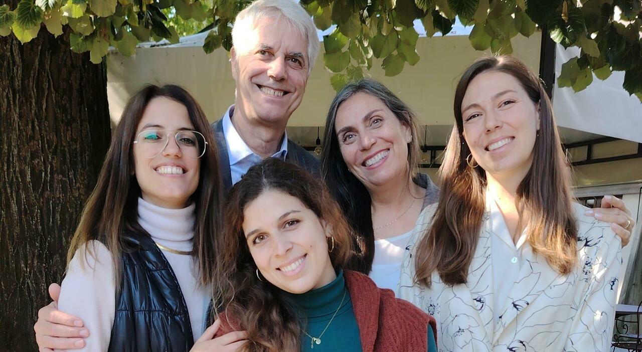 Adozione reciproca, la prima volta in Veneto: papà Pietro, mamma Nicoletta e le figlie Ginevra, Giulia e Aurora sono una famiglia (anche davanti alla legge)