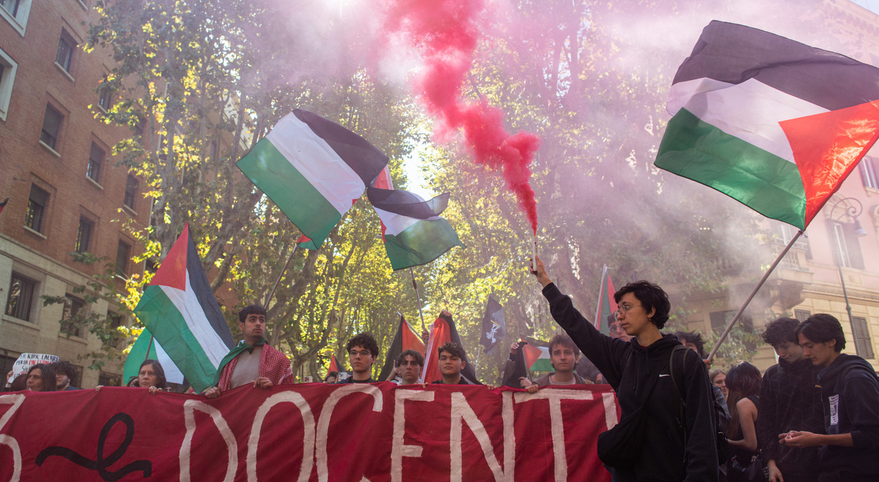 Sciopero per Gaza, studenti sanzionati dalla preside: «Tornino a scuola accompagnati da un genitore». Scoppia il caso