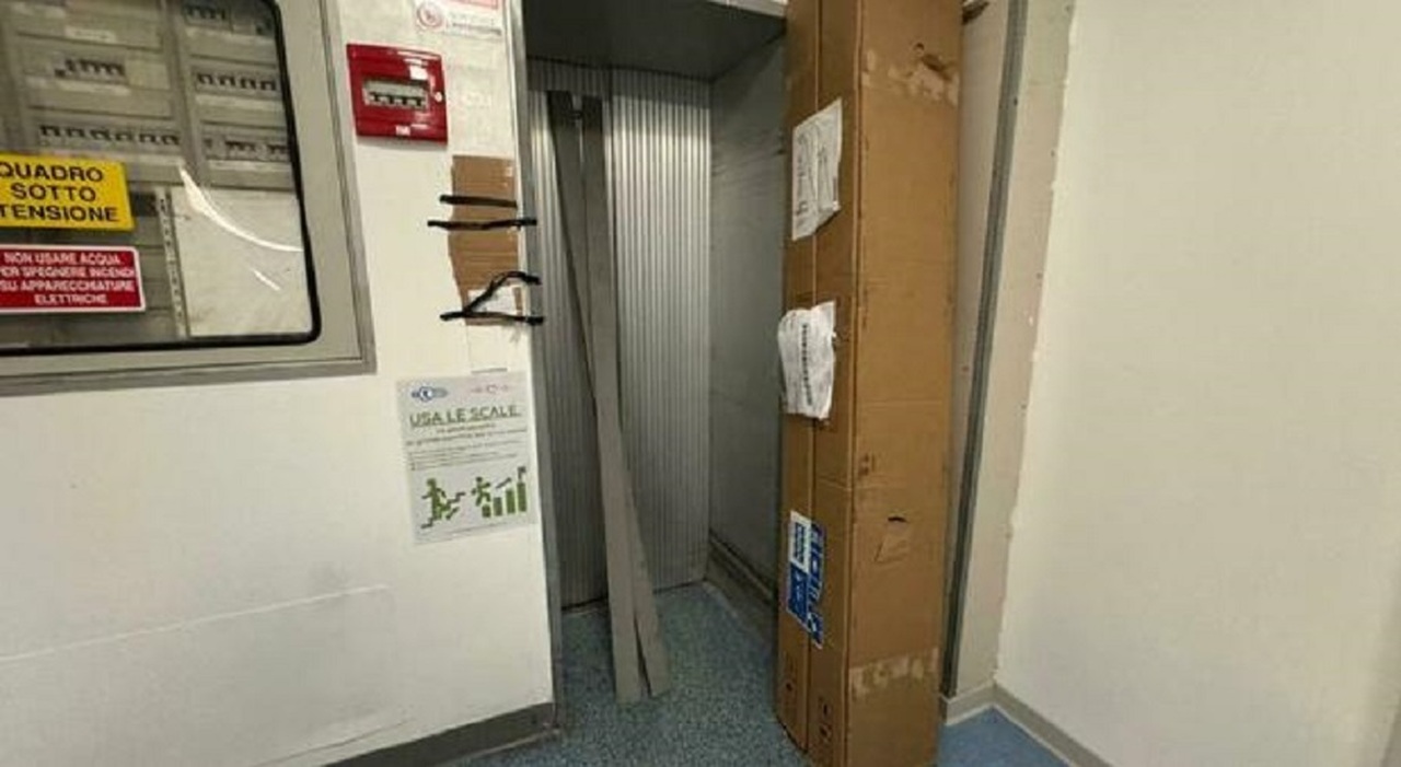 https://statics.cedscdn.it/photos/MED_HIGH/2025/10/04/9106866_04132941_incinta_ascensore_ospedale.jpg