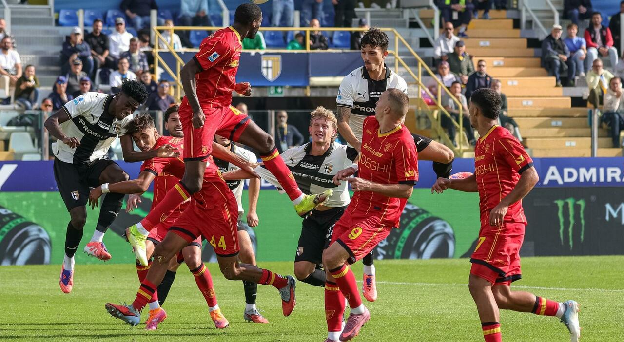 Meraviglioso Lecce: soffre e vince a Parma con gol di Sottil. Primo successo per DiFra