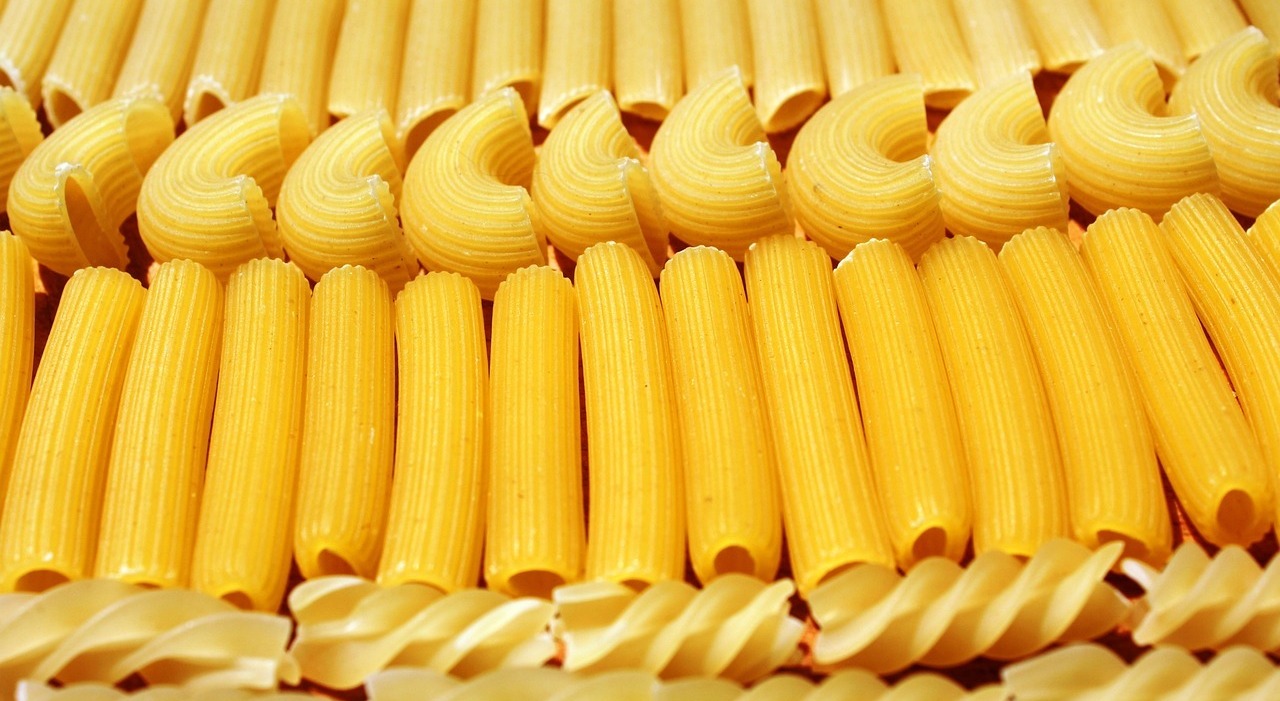 https://statics.cedscdn.it/photos/MED_HIGH/2025/10/04/9106929_04151056_pasta_8068093_1280.jpg