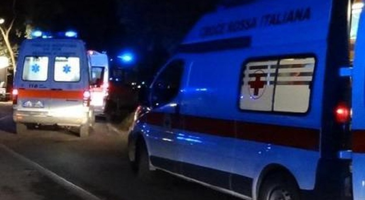 Auto con quattro giovanissimi a bordo si ribalta e finisce fuori strada: morta una 18enne, feriti altri tre. Alla guida un neopatentato
