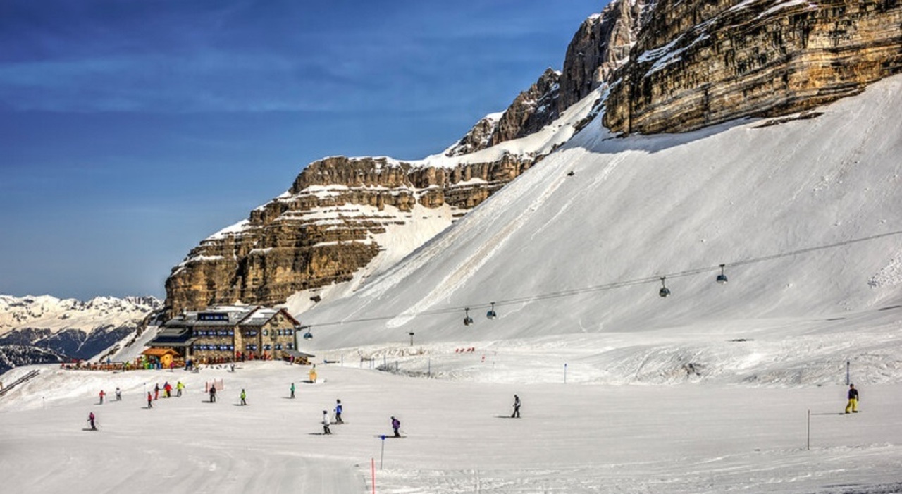 https://statics.cedscdn.it/photos/MED_HIGH/2025/10/05/9108528_05100856_madonna_campiglio.jpg