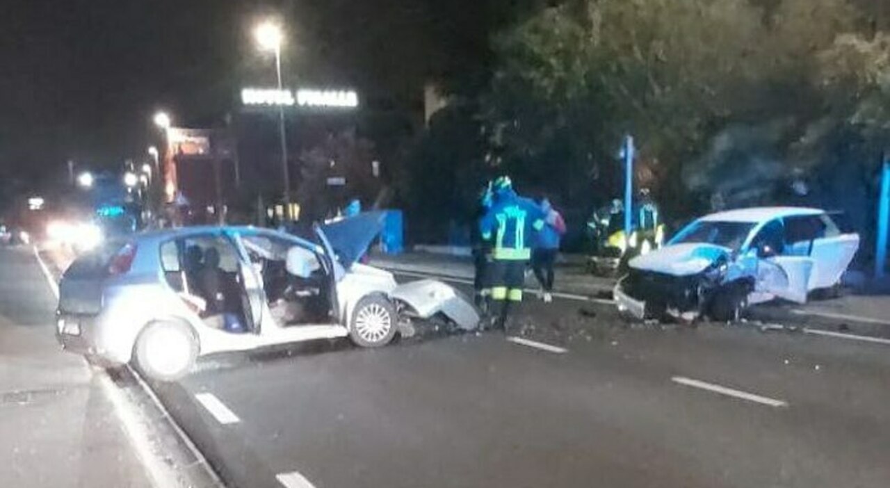 https://statics.cedscdn.it/photos/MED_HIGH/2025/10/05/9108735_05145123_incidente_frontale_auto_perdite_gasolio_belvedere.jpg