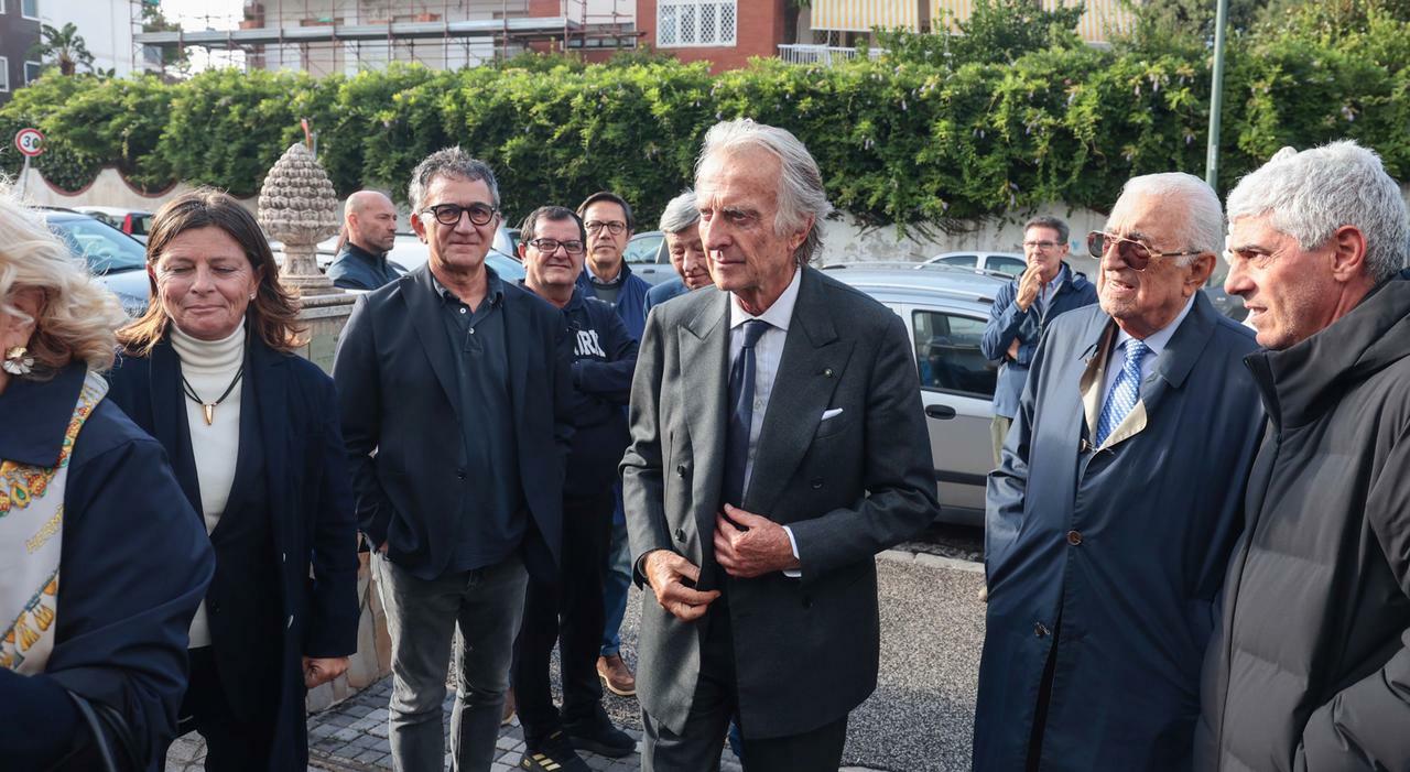 Addio a Punzo, i funerali del re del Cis. Dai manager agli operai: «Ci mancherà un amico»
