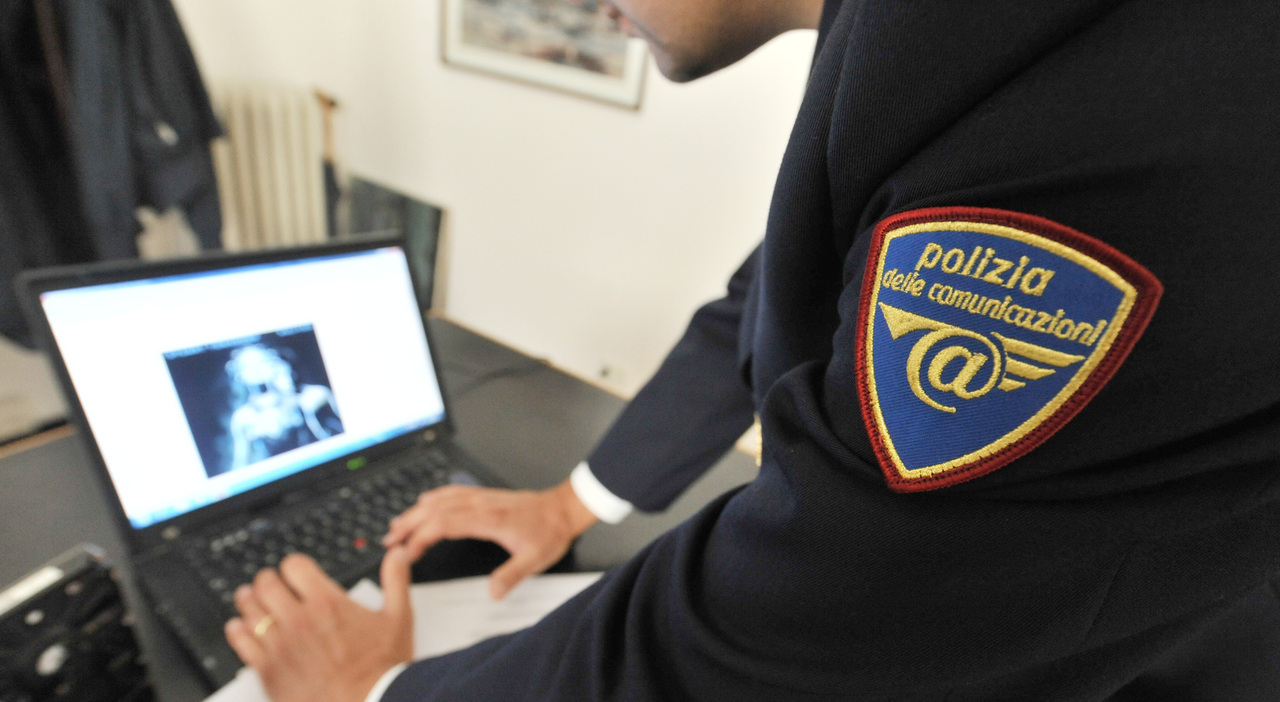https://statics.cedscdn.it/photos/MED_HIGH/2025/10/06/9110260_06105847_polizia_postale.jpg