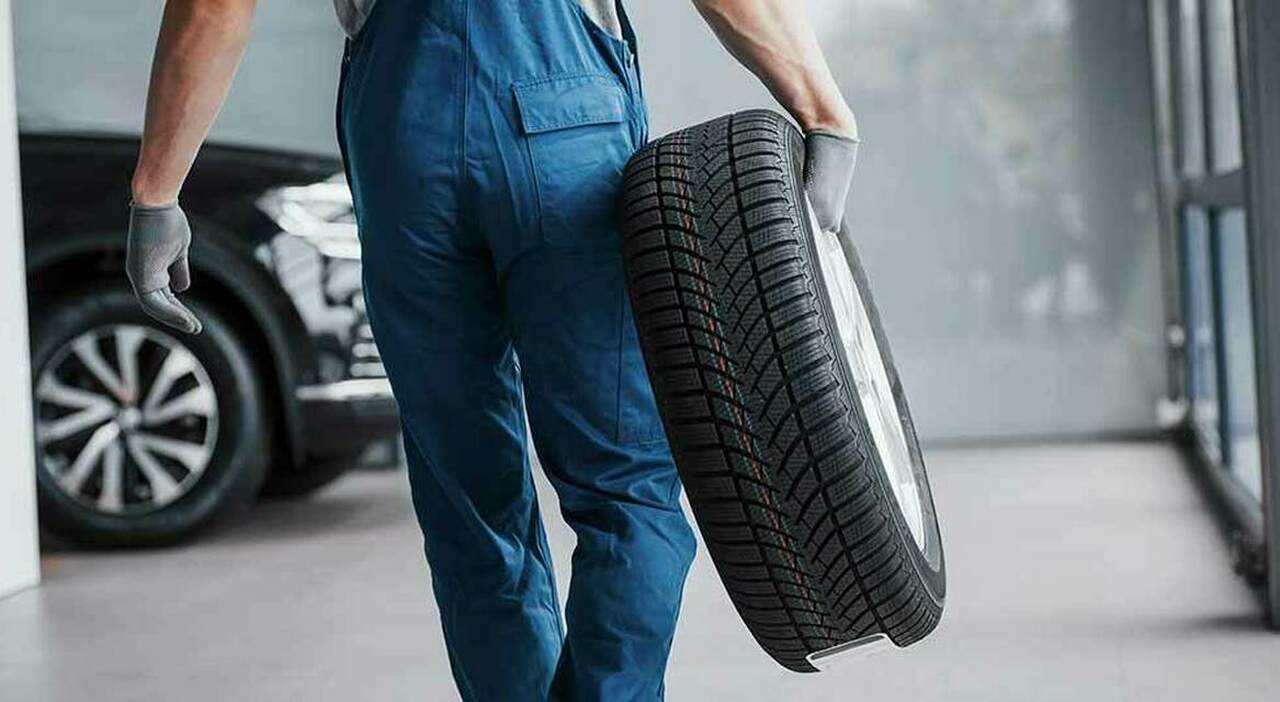 https://statics.cedscdn.it/photos/MED_HIGH/2025/10/06/9110314_06113909_cambio_gomme_auto_pneumatici_invernali_quandi_date.jpg