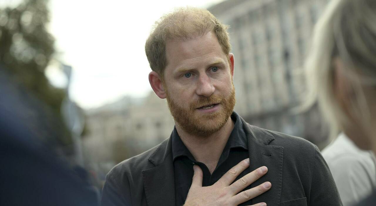 https://statics.cedscdn.it/photos/MED_HIGH/2025/10/06/9110321_06114344_principe_harry_stalker_bloccata_cosa_e_successo_oggi_6_10_2025.jpg