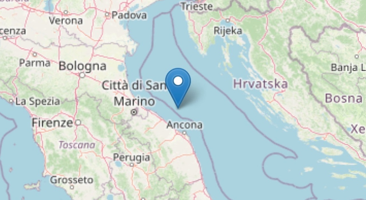 Terremoto nelle Marche, forte scossa 4.4 sentita da Ancona a Pesaro. Paura per lo sciame, uscita da scuola anticipata a Senigallia
