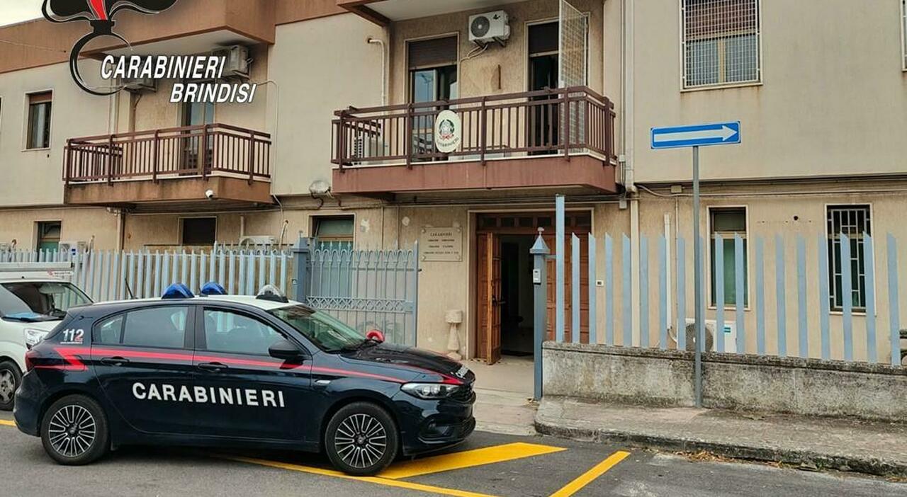 donna palpeggiata in spiaggia nel brindisino un 44enne arrestato dopo un pericoloso inseguimento