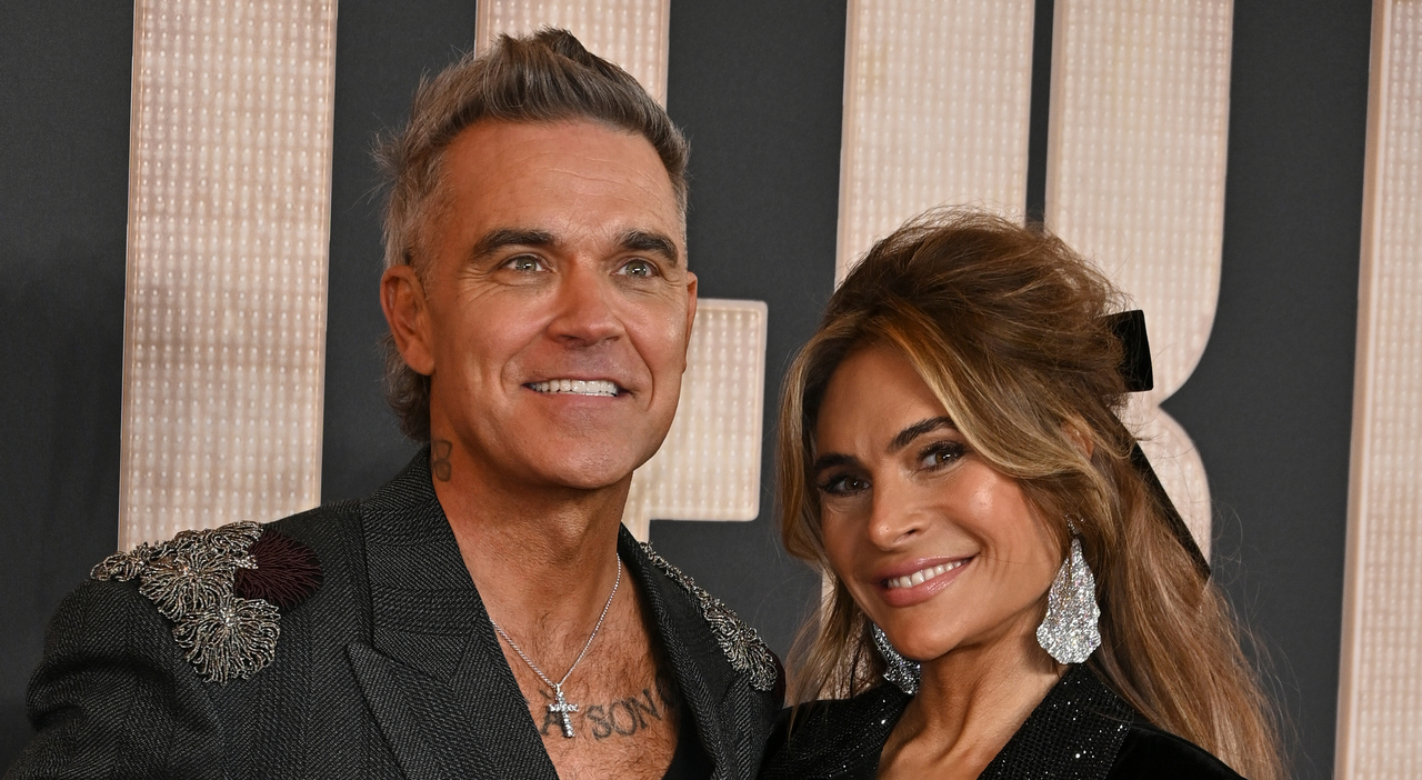 https://statics.cedscdn.it/photos/MED_HIGH/2025/10/06/9110482_06140747_robbie_williams_ayda_field.jpg