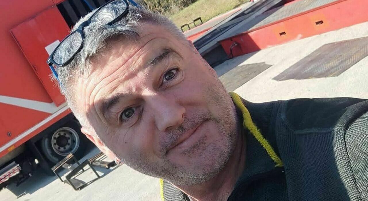 https://statics.cedscdn.it/photos/MED_HIGH/2025/10/06/9110493_06142713_domenico_baroni_vigile_del_fuoco_morto.jpg