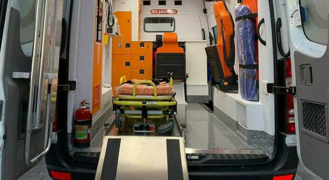 napoli muore a 35 anni in ambulanza dopo essere stato colpito col taser