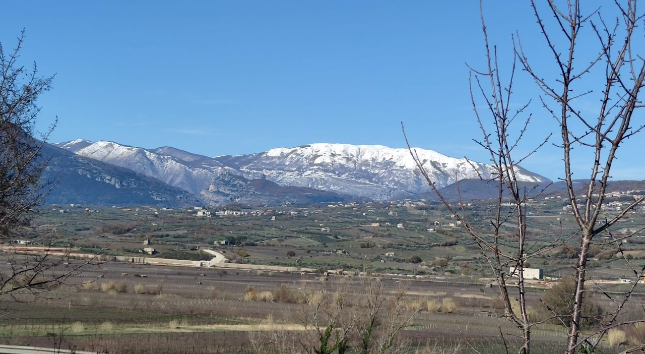 https://statics.cedscdn.it/photos/MED_HIGH/2025/10/06/9110699_06173712_montagna.jpg