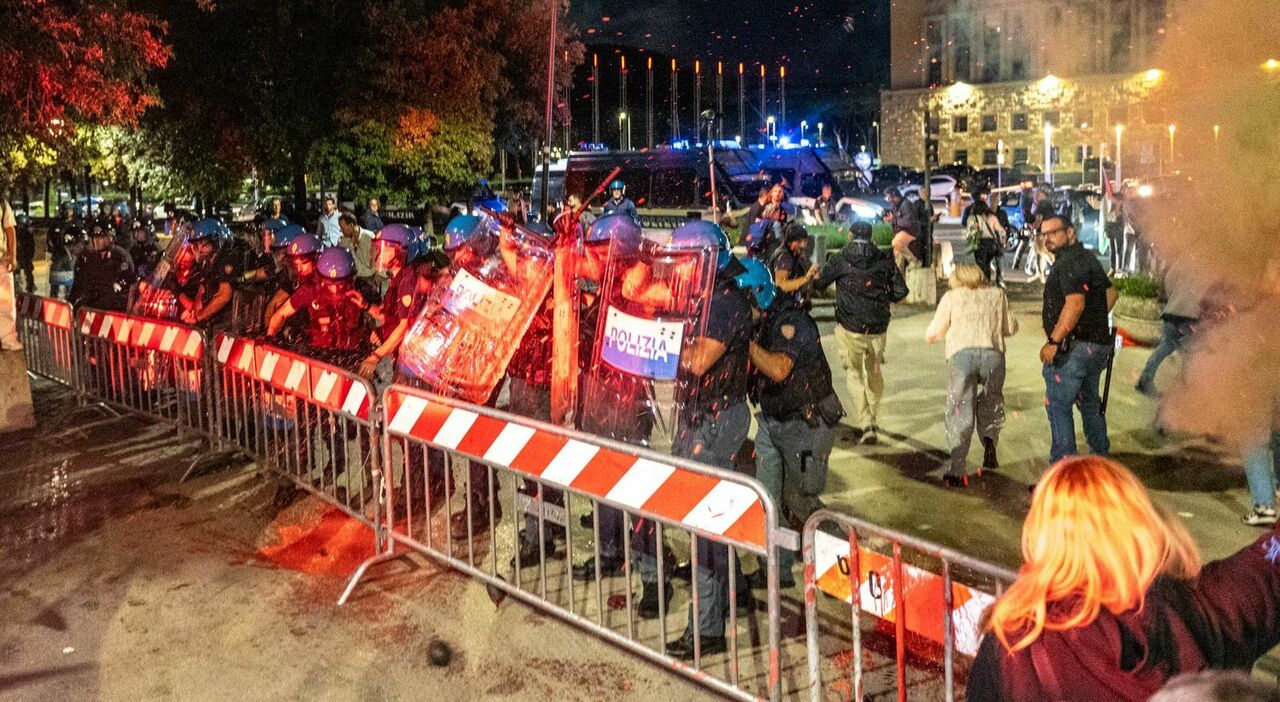 7 ottobre, è allarme: vietato il corteo pro Hamas. A Bologna niente manifestazione, Roma sorvegliata speciale