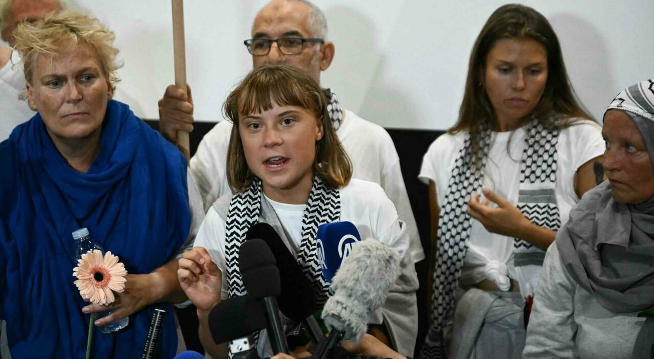 https://statics.cedscdn.it/photos/MED_HIGH/2025/10/07/9112223_07084604_flotilla_greta_thunberg_genocidio_gaza.jpg