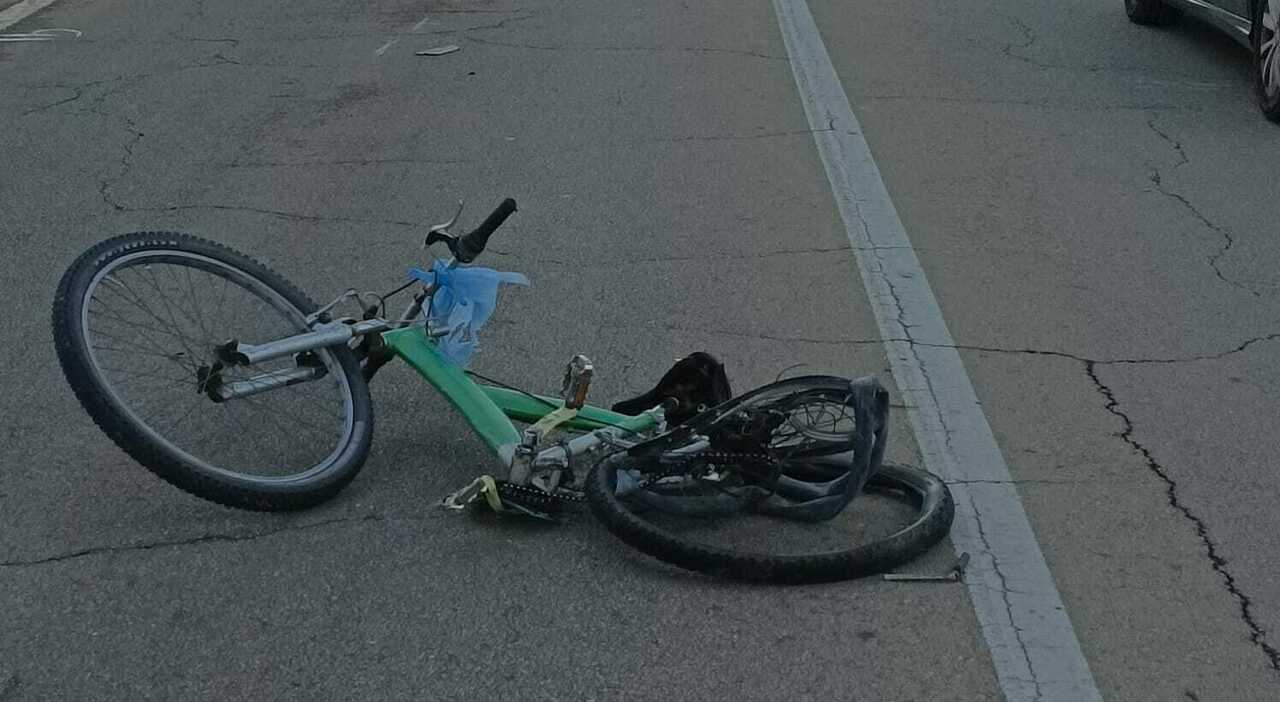 salento incidente sulla provinciale ragazzo in bici travolto da un mezzo della raccolta spazzatura 200 grave