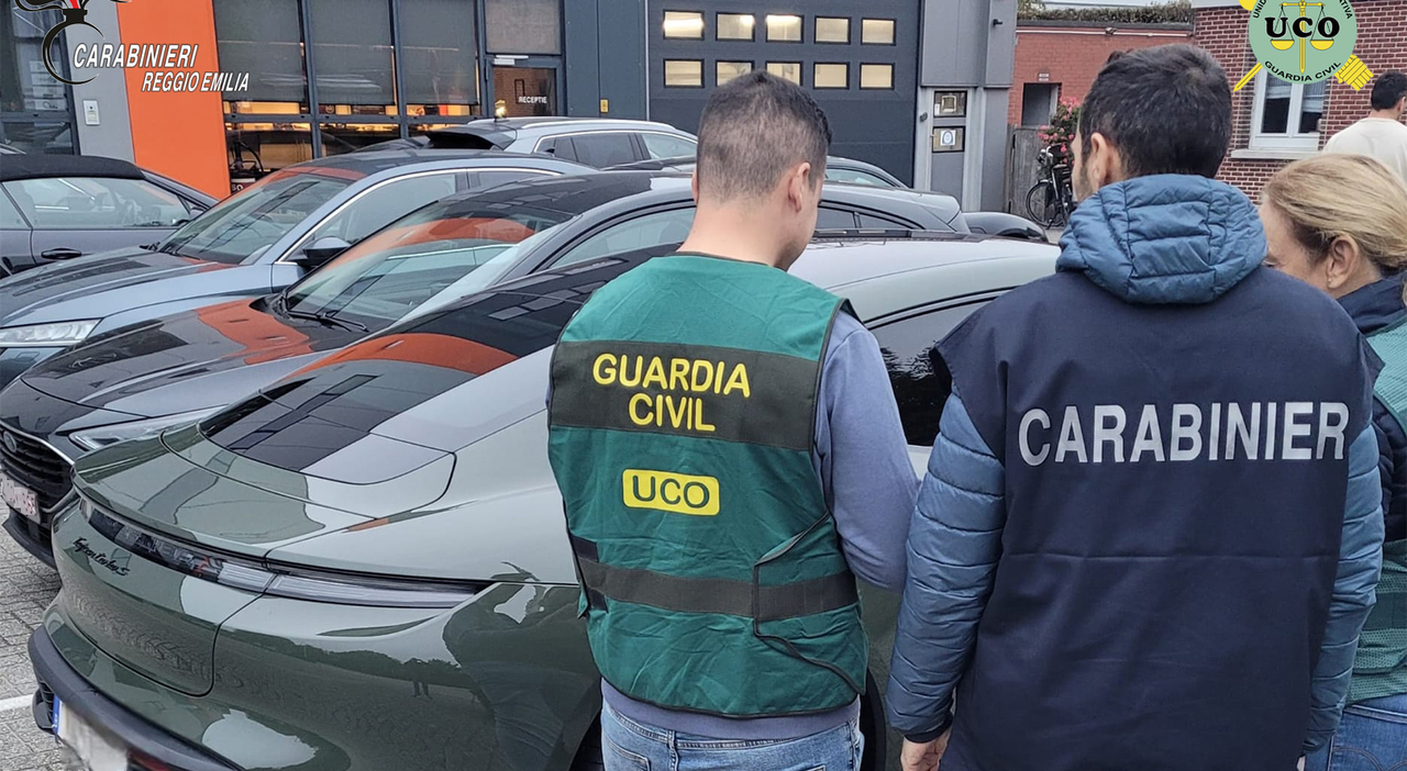 auto di lusso rubate a cortina ripulite in belgio e messe in vendita a dubai giro d affari di oltre 2 milioni prese di mira le mete dei vip sgominata la banda