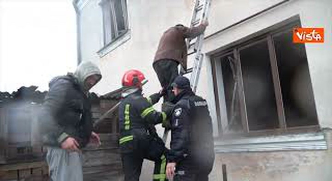 https://statics.cedscdn.it/photos/MED_HIGH/2025/10/07/9112725_poster.jpg