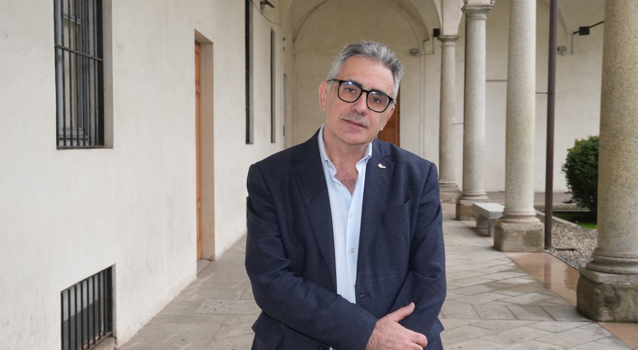 https://statics.cedscdn.it/photos/MED_HIGH/2025/10/07/9112745_07163712_fabrizio_pregliasco_influenza_picco_natale_vaccinatevi_subito_covid_oggi_7_10_2025.jpg