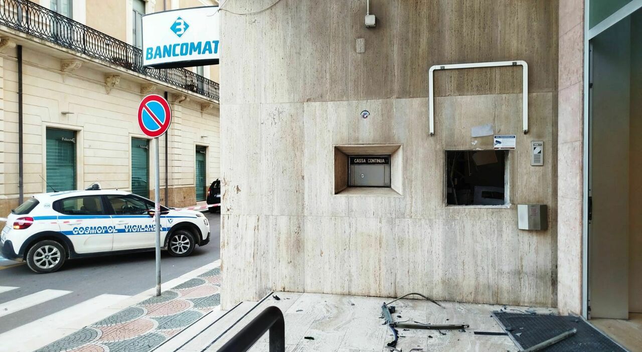 assalto al bancomat esplosione alle prime luci dell alba a san pietro vernotico