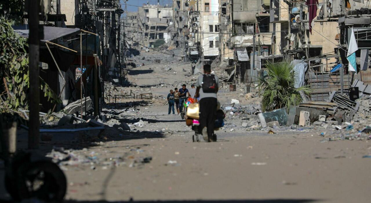 https://statics.cedscdn.it/photos/MED_HIGH/2025/10/08/9114340_08083815_gaza_city.jpg