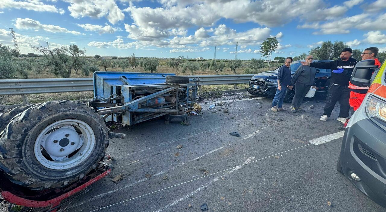 incidente sulla statale scontro auto contro trattore due feriti uno 232 grave