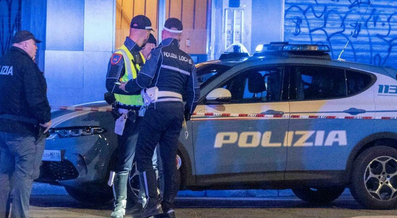 coppia trova il cadavere di un 39enne ai piedi di un palazzo a tor bella monaca mistero sulla morte di alessandro precipitato da un balcone