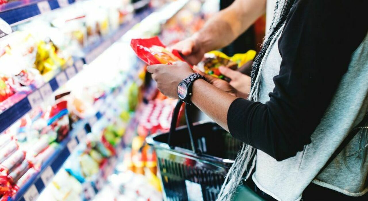 https://statics.cedscdn.it/photos/MED_HIGH/2025/10/08/9114783_08155850_prodotti_etnici_italia_ingredienti_allergeni_non_dichiarati_etichetta_consumatori_oggi_8_ottobre_2025.jpg