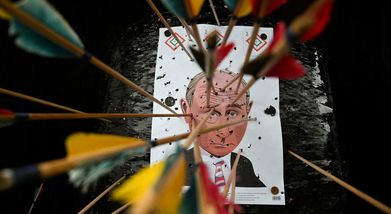 https://statics.cedscdn.it/photos/MED_HIGH/2025/10/08/9115032_08193115_putin_figli_segreti_chi_sono_oggi_8_10_2025.jpg