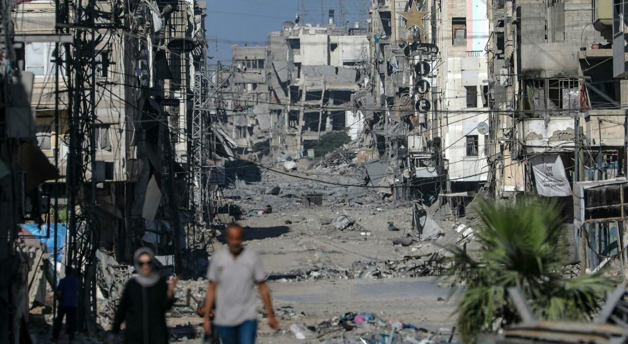 Gaza, pace più vicina. Trump pronto a volare in Israele. Ma Tel Aviv attacca Macron: «Vertice a Parigi dannoso e ipocrita»