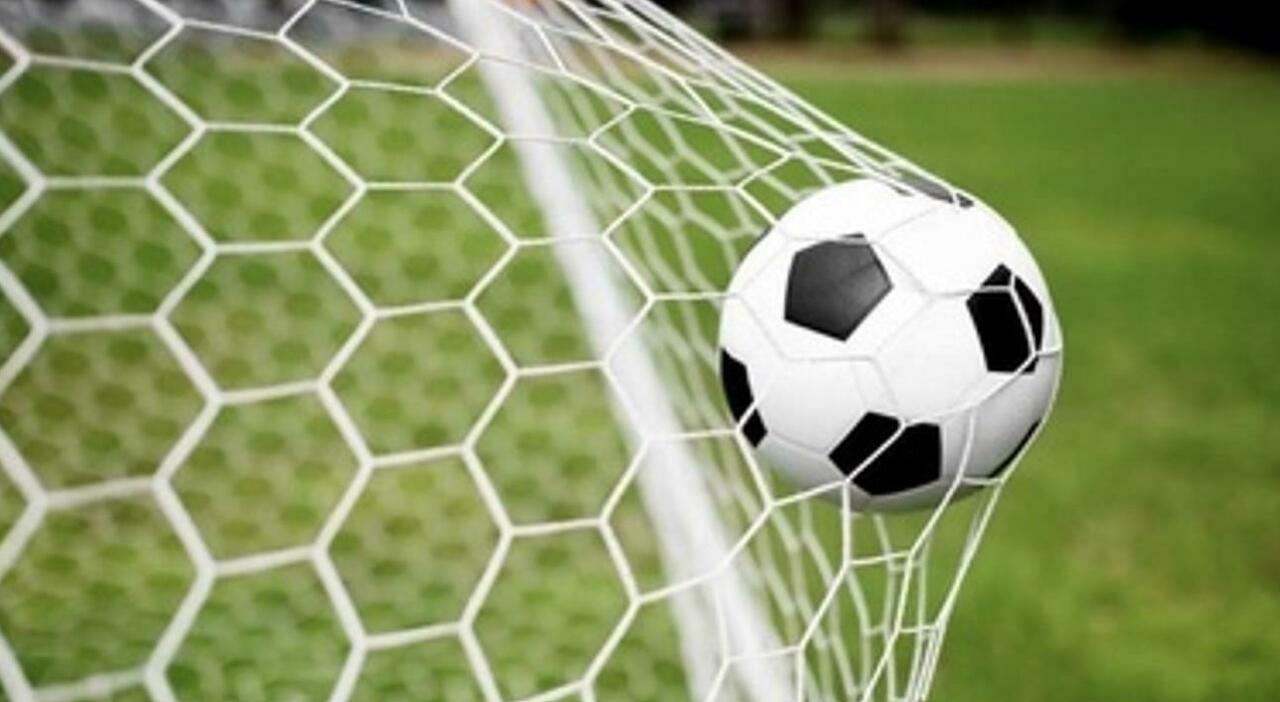 Lite sugli spalti durante la partita Appignanese Cingolana. A processo anche un calciatore: nei guai Tittarelli della Jesina, suo padre e il cugino