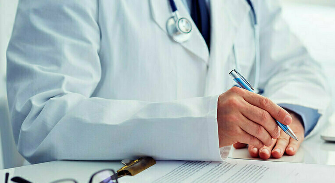 https://statics.cedscdn.it/photos/MED_HIGH/2025/10/09/9116962_09153129_medici_famiglia_prescrizioni_fuori_orario_indagine_fimmg_oggi_9_10_2025.jpg