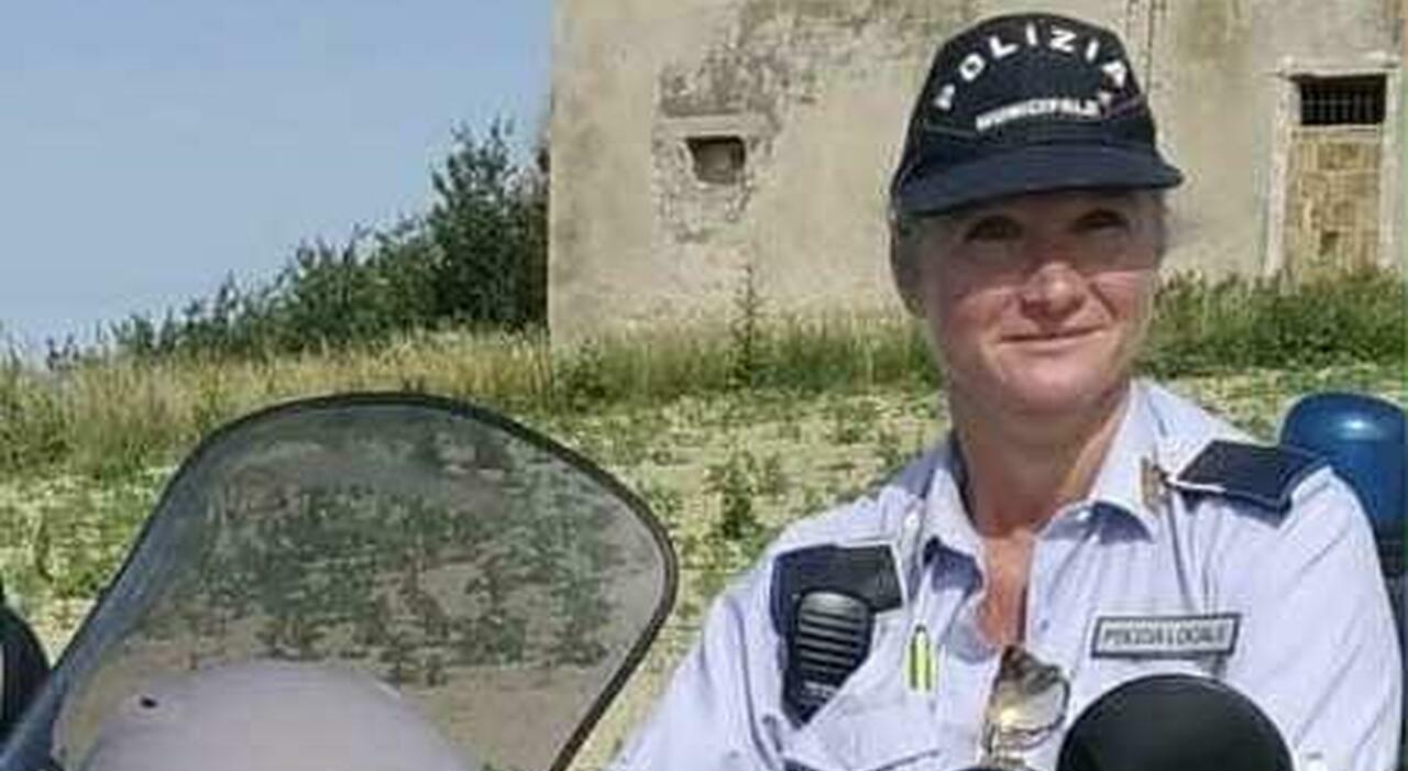 marotta la vigilessa daniela agostinelli irrompe nella casa del suo anziano vicino e sventa il raggiro del finto incidente soldi e gioielli erano gi224 sul tavolo