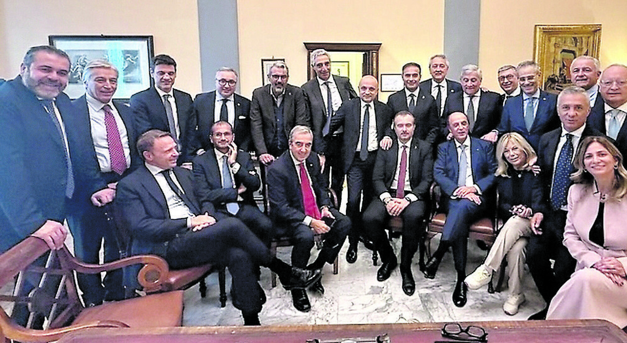 Elezioni regionali, Lobuono subito in campo: «La coalizione è compatta. Temi senza alzare i toni» Elezioni regionali, Lobuono subito in campo: «La coalizione è compatta. Temi senza alzare i toni»