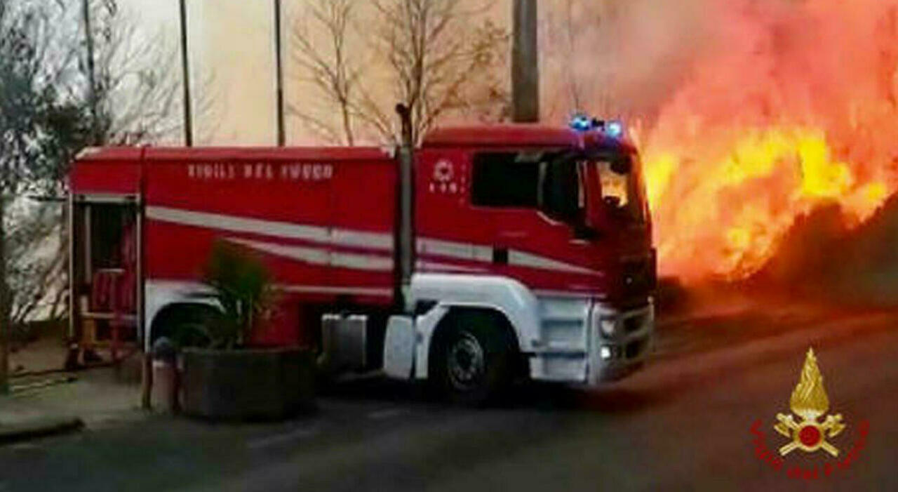 https://statics.cedscdn.it/photos/MED_HIGH/2025/10/10/9118593_10072528_brucia_sterpaglie_morto_fiamme_oggi_10_10_2025.jpg