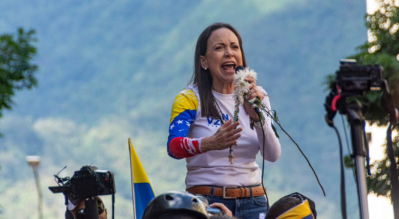 https://statics.cedscdn.it/photos/MED_HIGH/2025/10/10/9118800_10110816_maria_corina_machado_premio_nobel.jpg