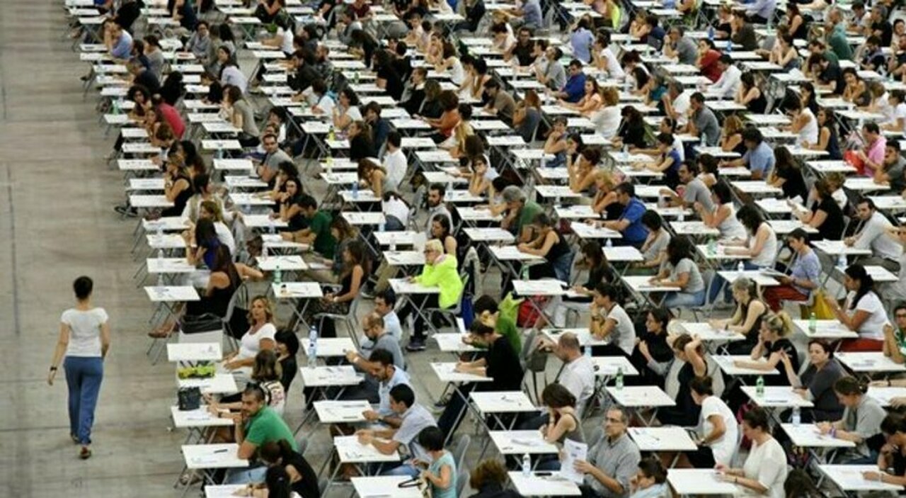 https://statics.cedscdn.it/photos/MED_HIGH/2025/10/10/9119451_10205034_scuola_concorso_docenti_pnrr_requisiti_prove_bando_50mila_posti_infanzia_primaria_e_secondario_oggi_10_10_2025.jpg