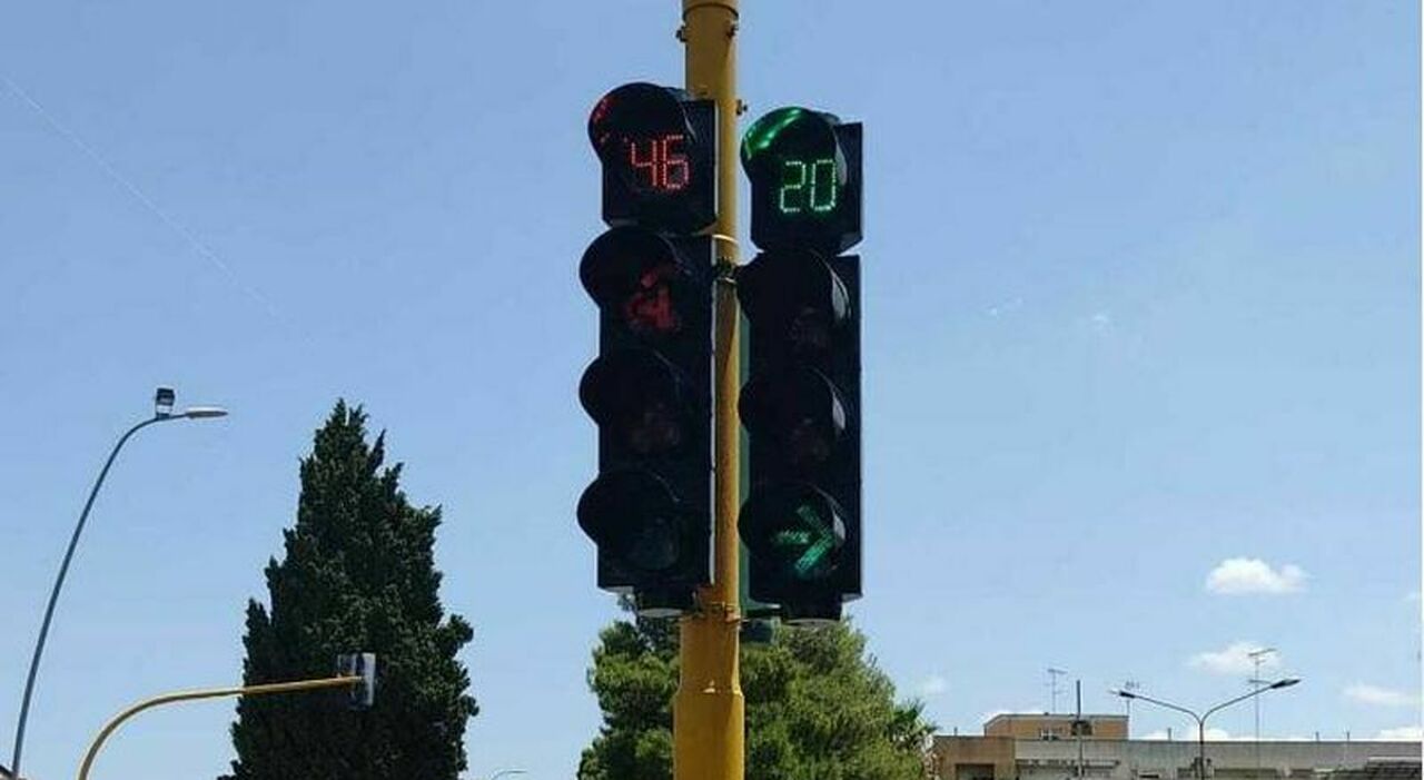 Lecce, ecco i semafori intelligenti: si allunga il verde per decongesionare il traffico