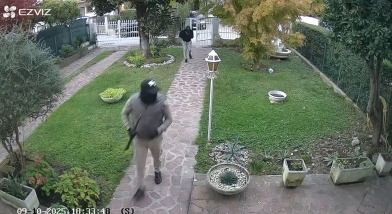 https://statics.cedscdn.it/photos/MED_HIGH/2025/10/11/9120745_poster.jpg