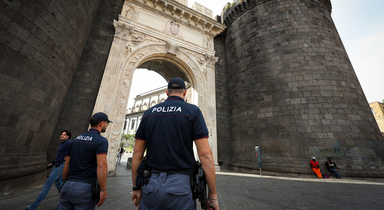 napoli violentata a porta capuana soccorsa da una passante arrestato un ventinovenne