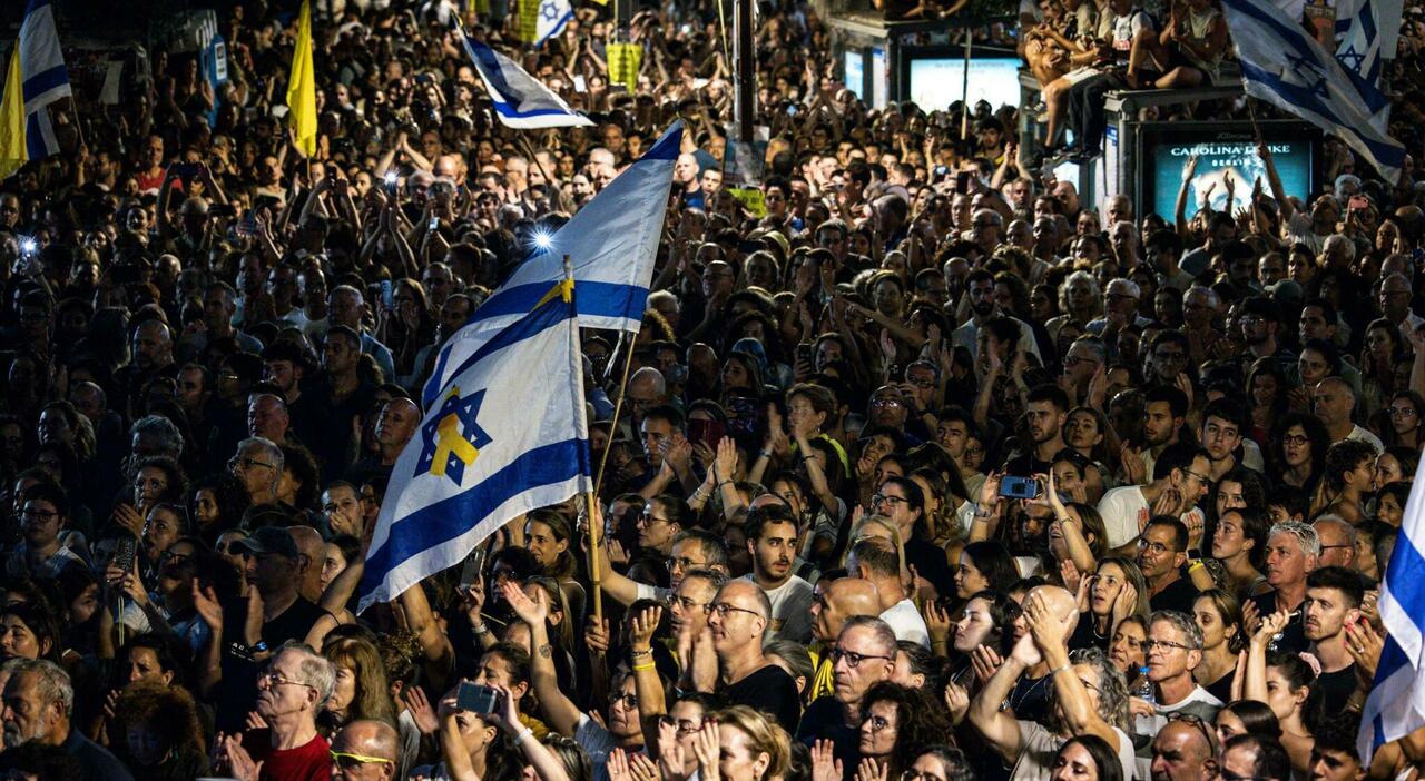 Gaza, inizia la fase due: militari Usa nella Striscia, Tel Aviv in piazza per gli ostaggi. «Saranno liberati lunedì mattina»
