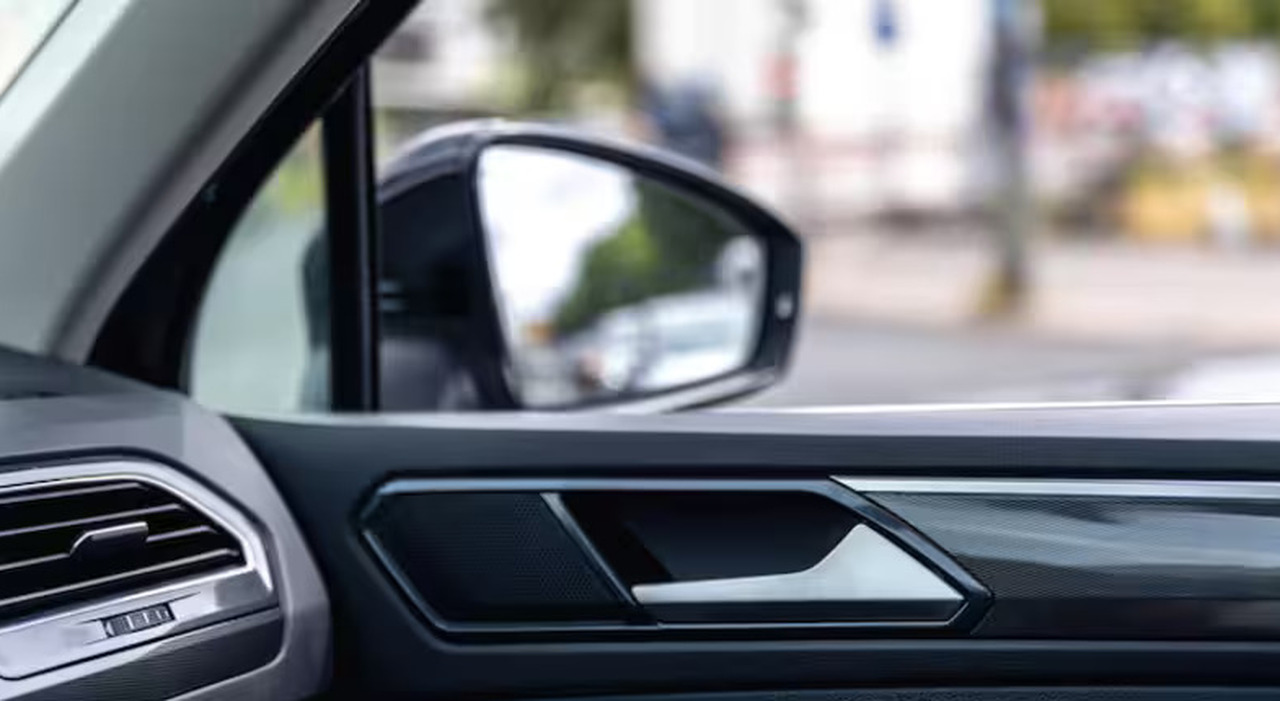 https://statics.cedscdn.it/photos/MED_HIGH/2025/10/12/9122439_12083724_donna_morta_finestrino_auto_asfissia_francia_cosa_e_successo_oggi_12_10_2025.jpg