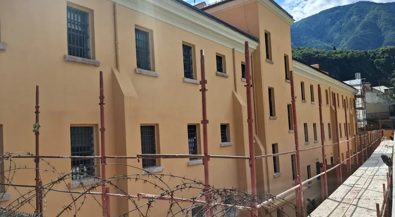 https://statics.cedscdn.it/photos/MED_HIGH/2025/10/12/9122975_12202117_lavori_troppo_a_lungo_attesi_finalmente_in_via_di_chiusura.jpg