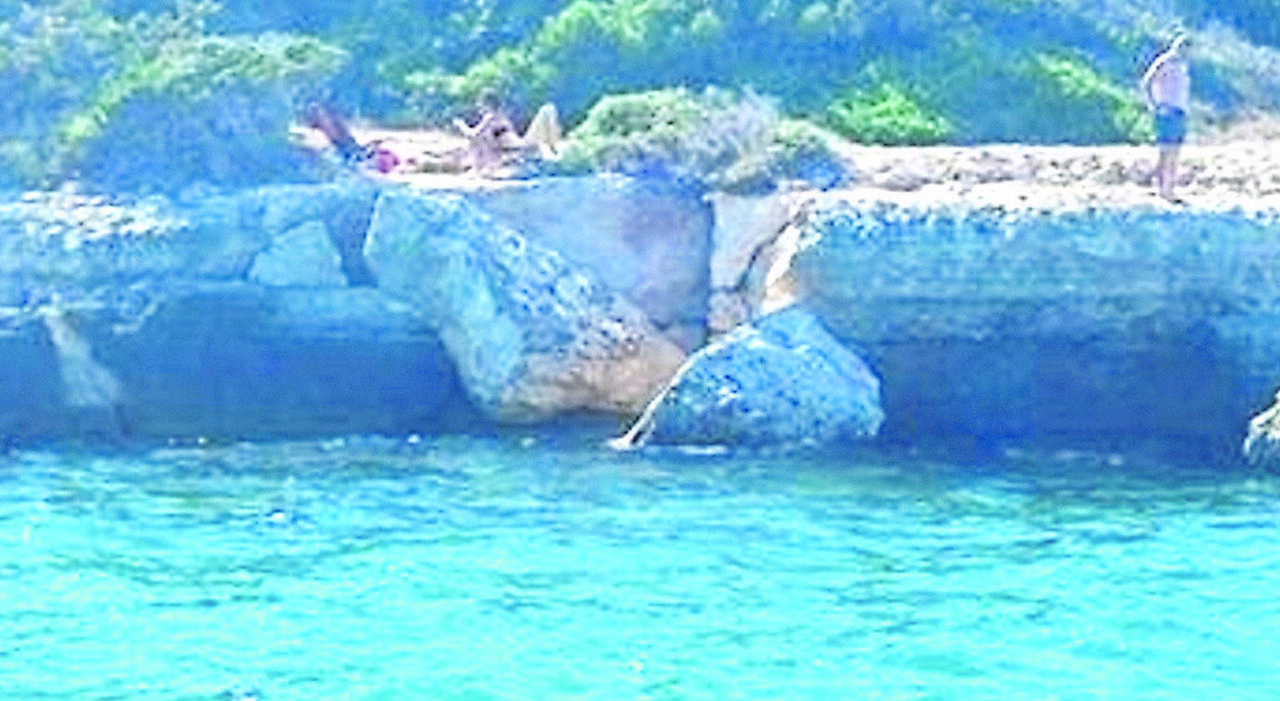 puglia i comuni restano fermi ma l erosione costiera avanza altro rinvio per il bando