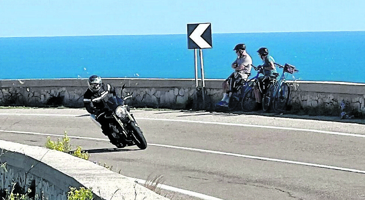 moto sgasate e caos sulla litoranea otranto leuca una convivenza pericolosa